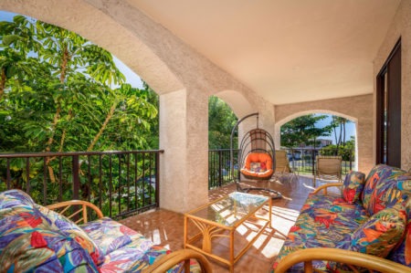 Shores Lanai