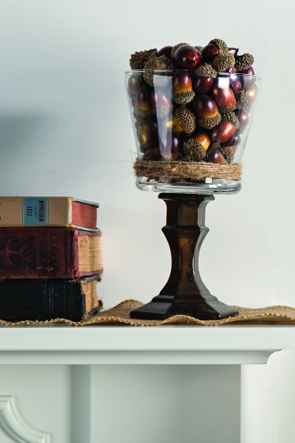 subtle-fall-decor-jar-of-acorns